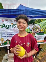 PELAJAR SK KAMPUNG BARU RAIKAN KEJAYAAN AGRISTEM MELALUI PENUAIAN GOLDEN MELON
