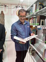 NAIB ZANSELOR UPM DI DALAMBILIK KOLEKSI BORNEO PKBS