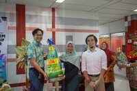 Sesi penyampaian hadiah kepada pemenang Pertandingan Fotografi dan Groufie sempena sambutan Bulan Kemerdekaan UPMKB