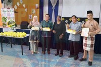PELAJAR SK KAMPUNG BARU RAIKAN KEJAYAAN AGRISTEM MELALUI PENUAIAN GOLDEN MELON