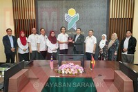KUNJUNGAN HORMAT UPMKB KE PEJABAT PENGARAH YAYASAN SARAWAK
